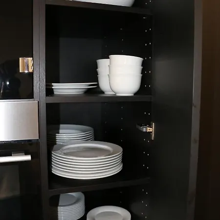 Apartment Exzellent Apartathens 120qm, Near Metro M2 Athens