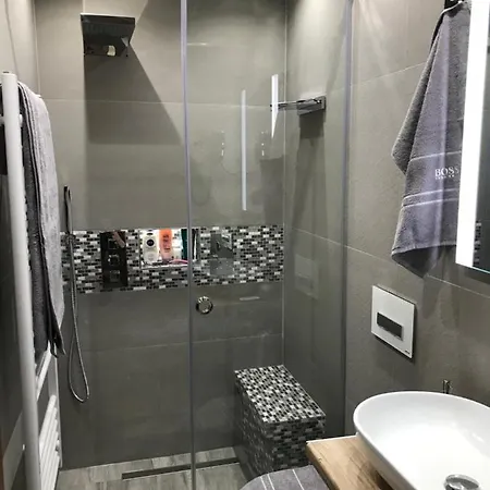 Apartment Exzellent Apartathens 120qm, Near Metro M2 Athens