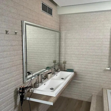 Apartment Exzellent Apartathens 120qm, Near Metro M2