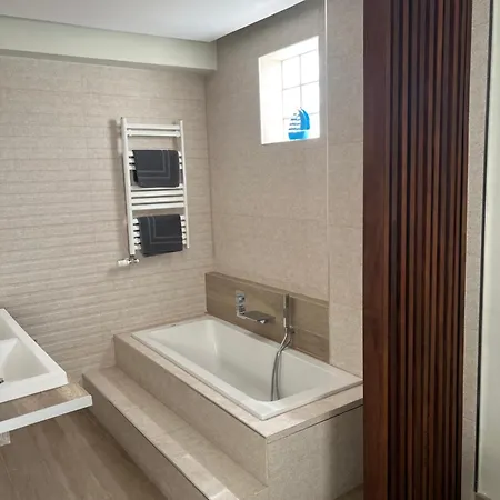 Exzellent Apartathens 120qm, Near Metro M2 Apartment *